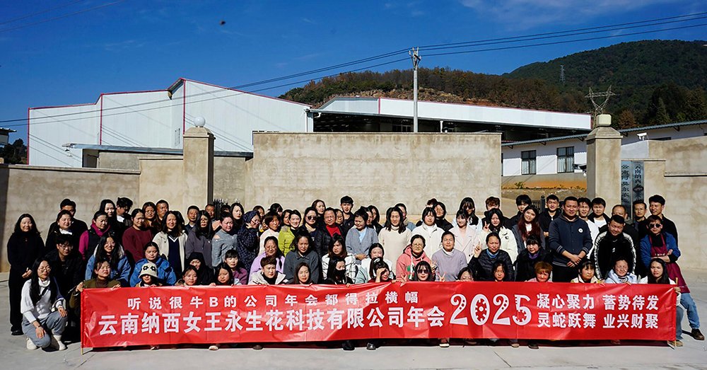 UKIQUEEN production team working on preserved roses