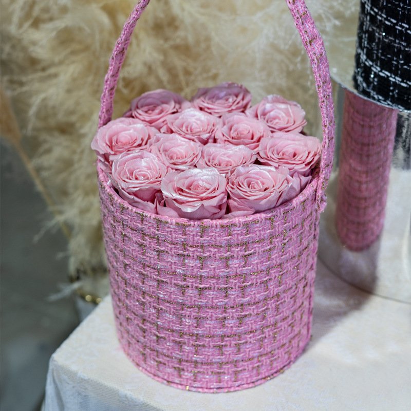 UKIQUEEN Luxury French Chic Hug Bucket Preserved Rose Flower Box Pink Eternal Roses with Tweed Handle